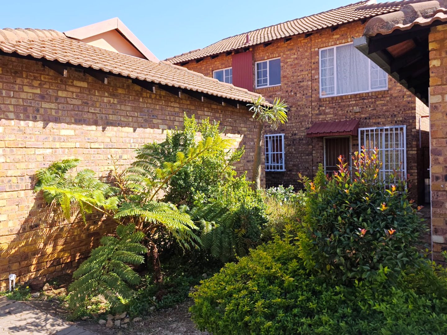 Large two bedroom duplex for sale in Annlin