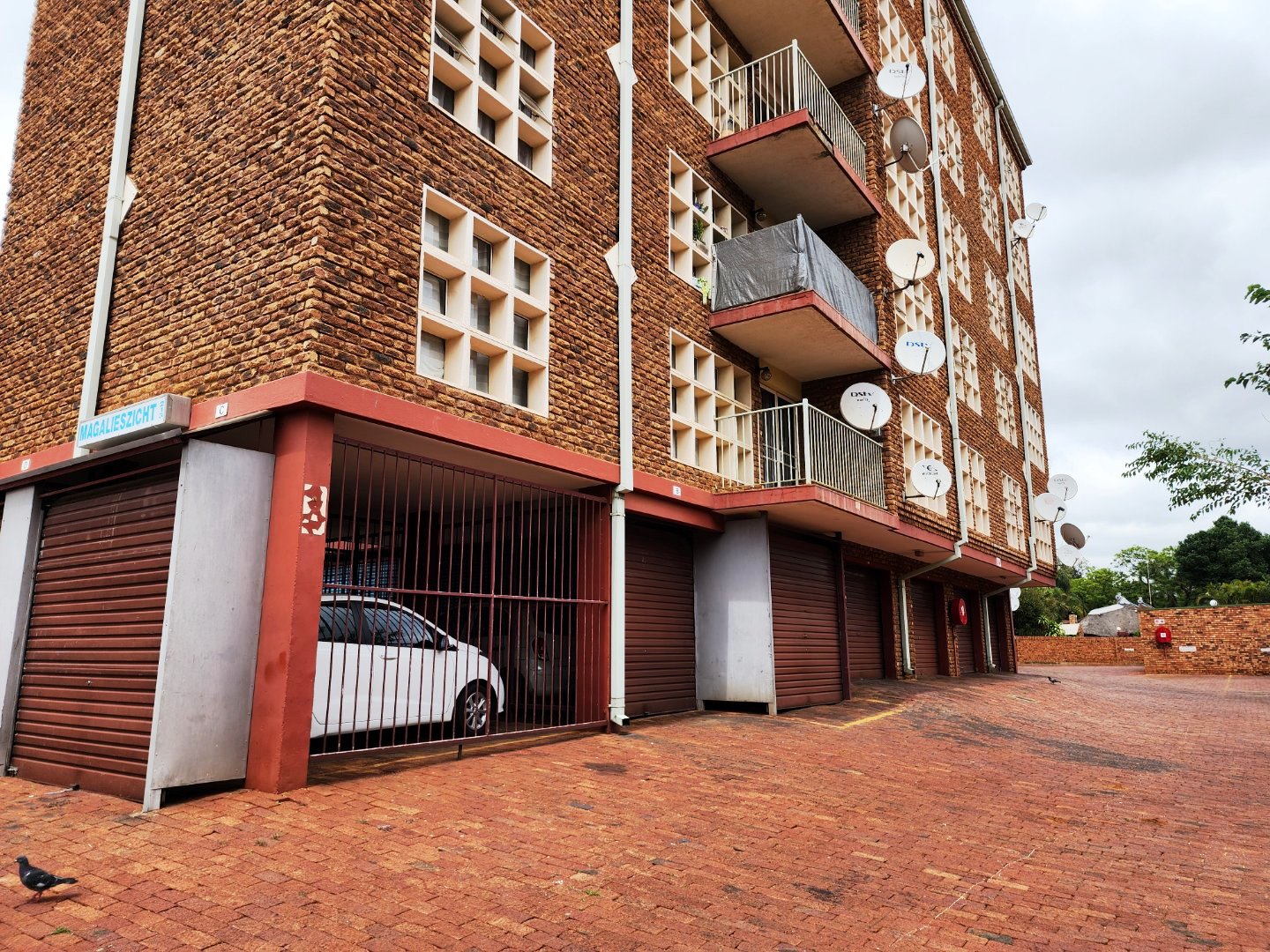 Large two bedroom for sale in Pretoria North