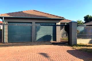 Three bedroom for sale in the Orchards