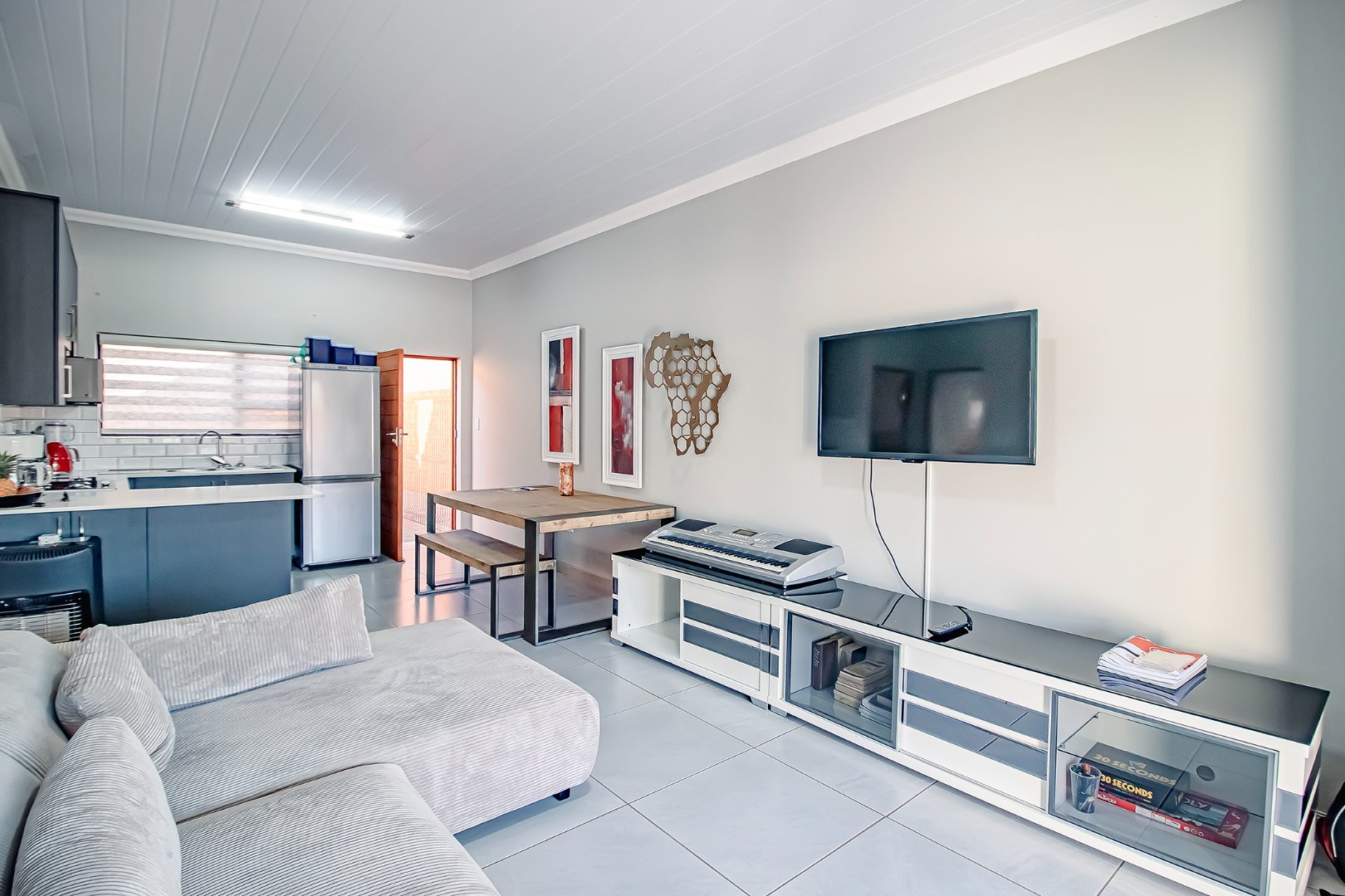 Stylish two bedroom simplex for sale in Annlin