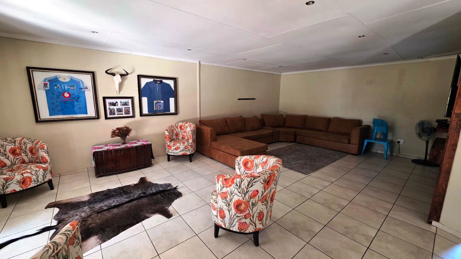 Three bedroom house for sale in old Doornpoort