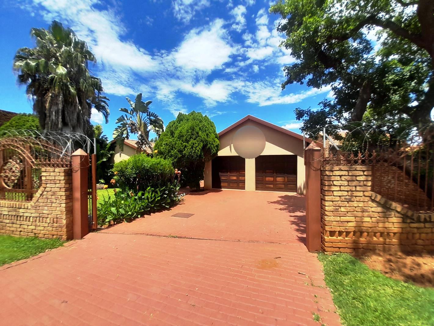 Three bedroom house for sale in Chantelle