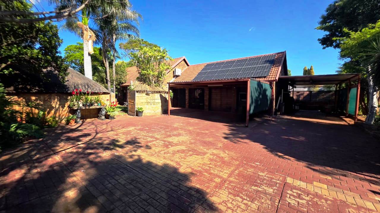 Three bedroom for sale in old Doornpoort