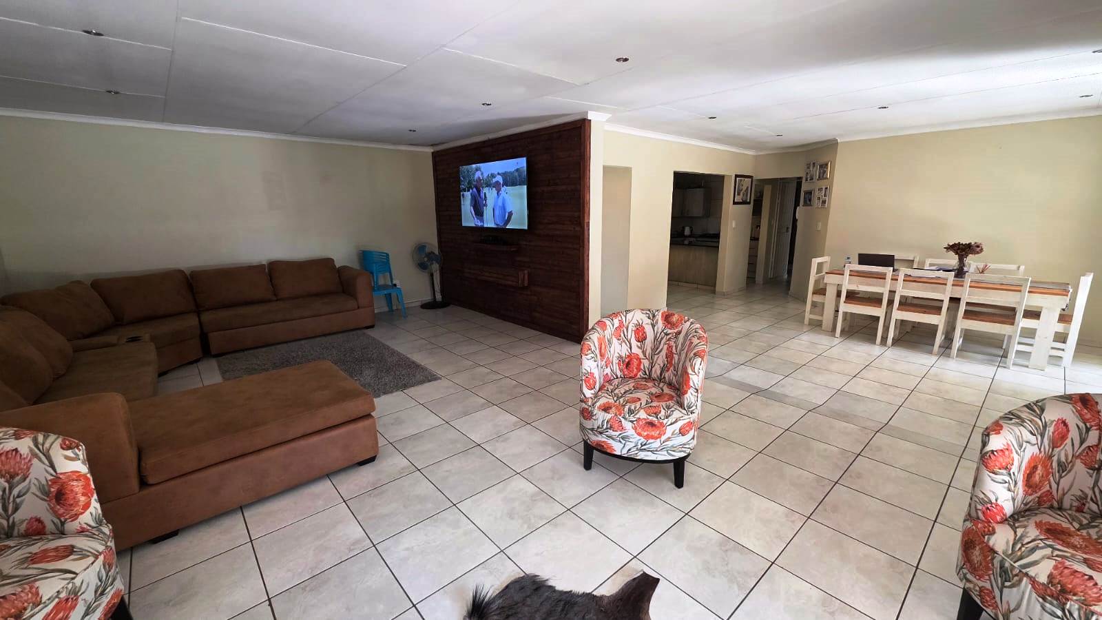 Three bedroom house for sale in old Doornpoort