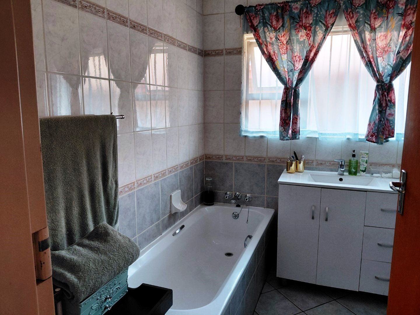 Huge three bedroom for sale in Montana Park