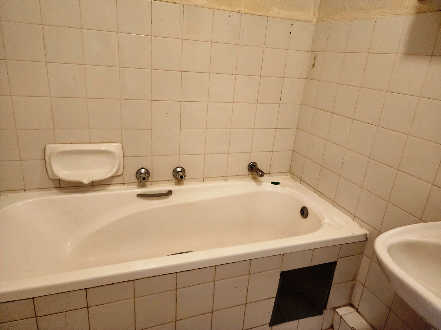 Large two bedroom for sale in Pretoria North