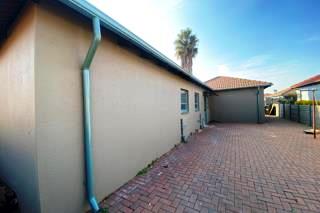 Three bedroom for sale in the Orchards