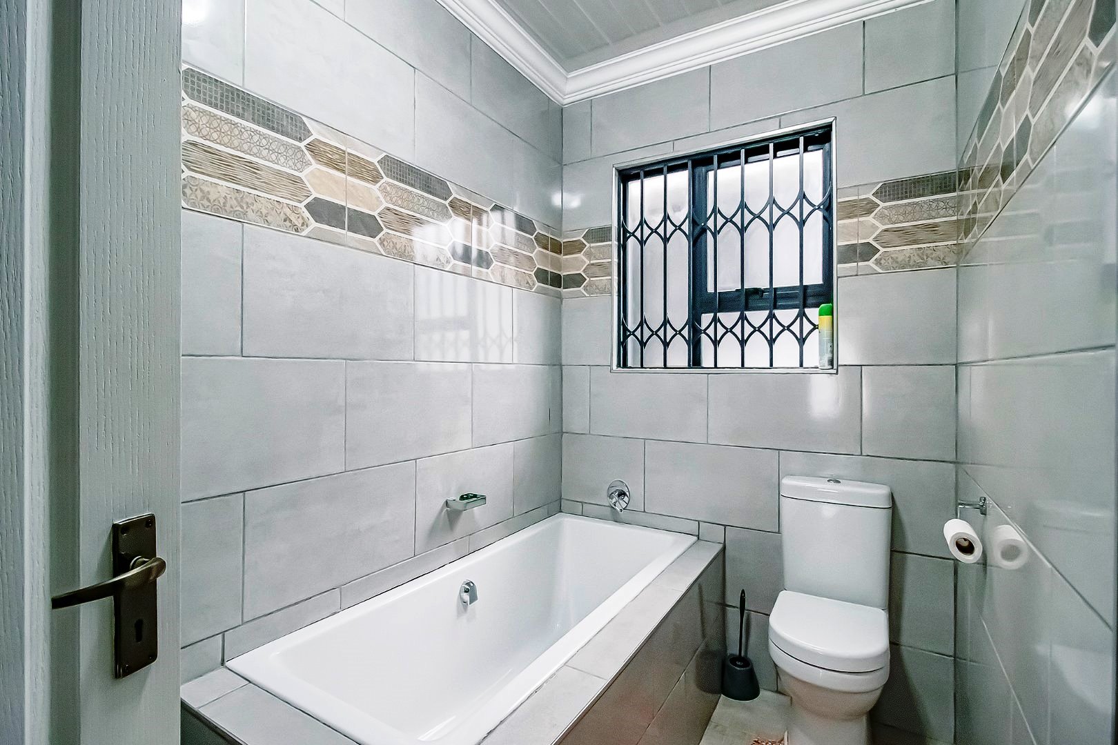 Modern three bedroom in Chantelle for sale