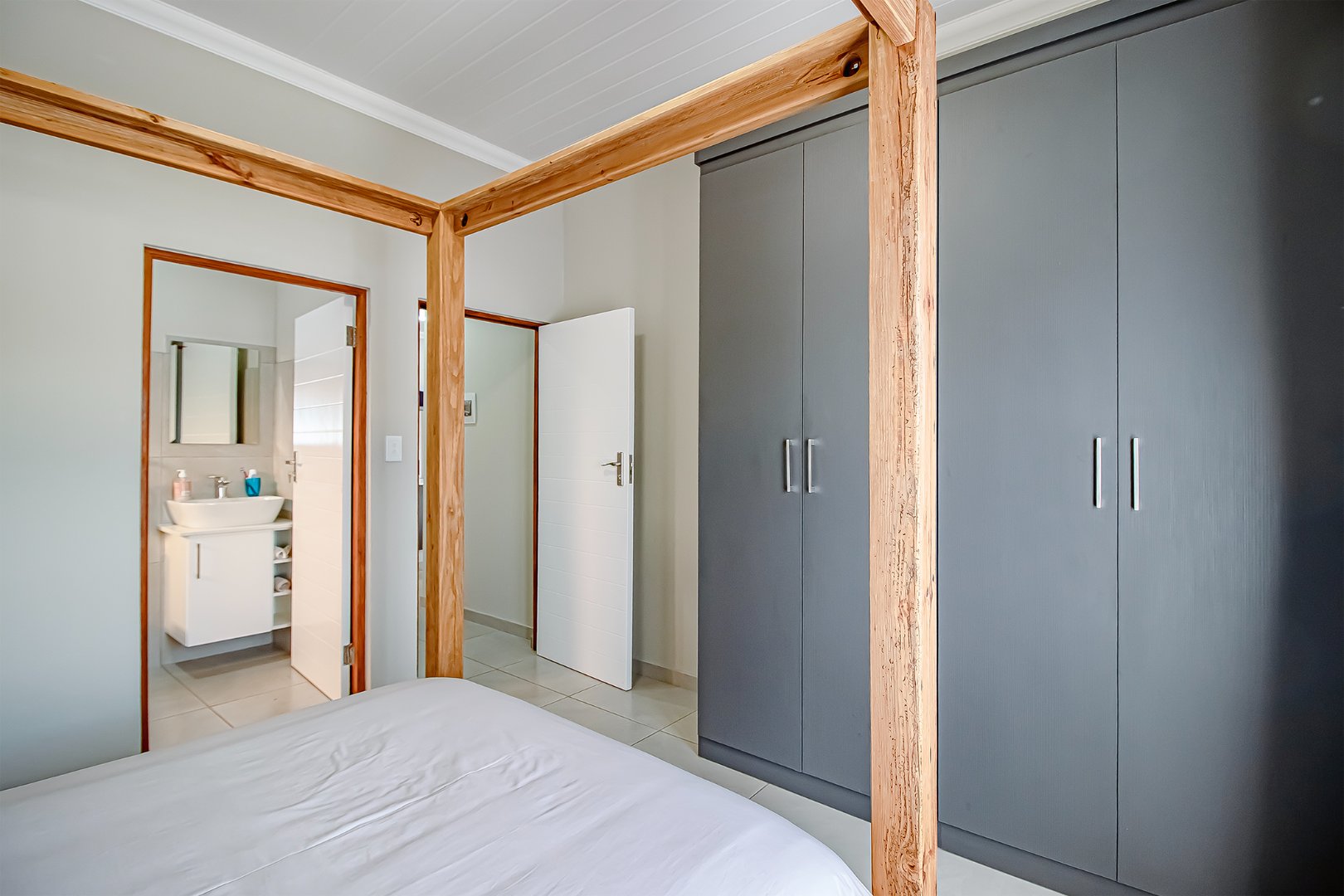 Stylish two bedroom simplex for sale in Annlin