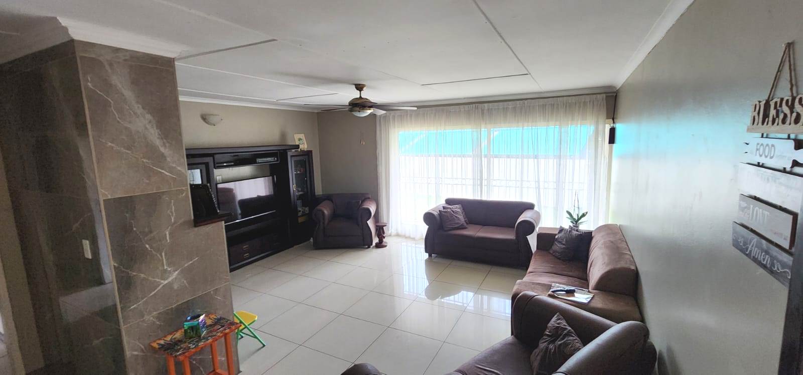 Three bedroom house for sale in Sinoville