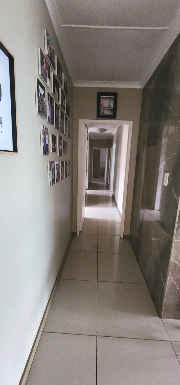 Three bedroom house for sale in Sinoville