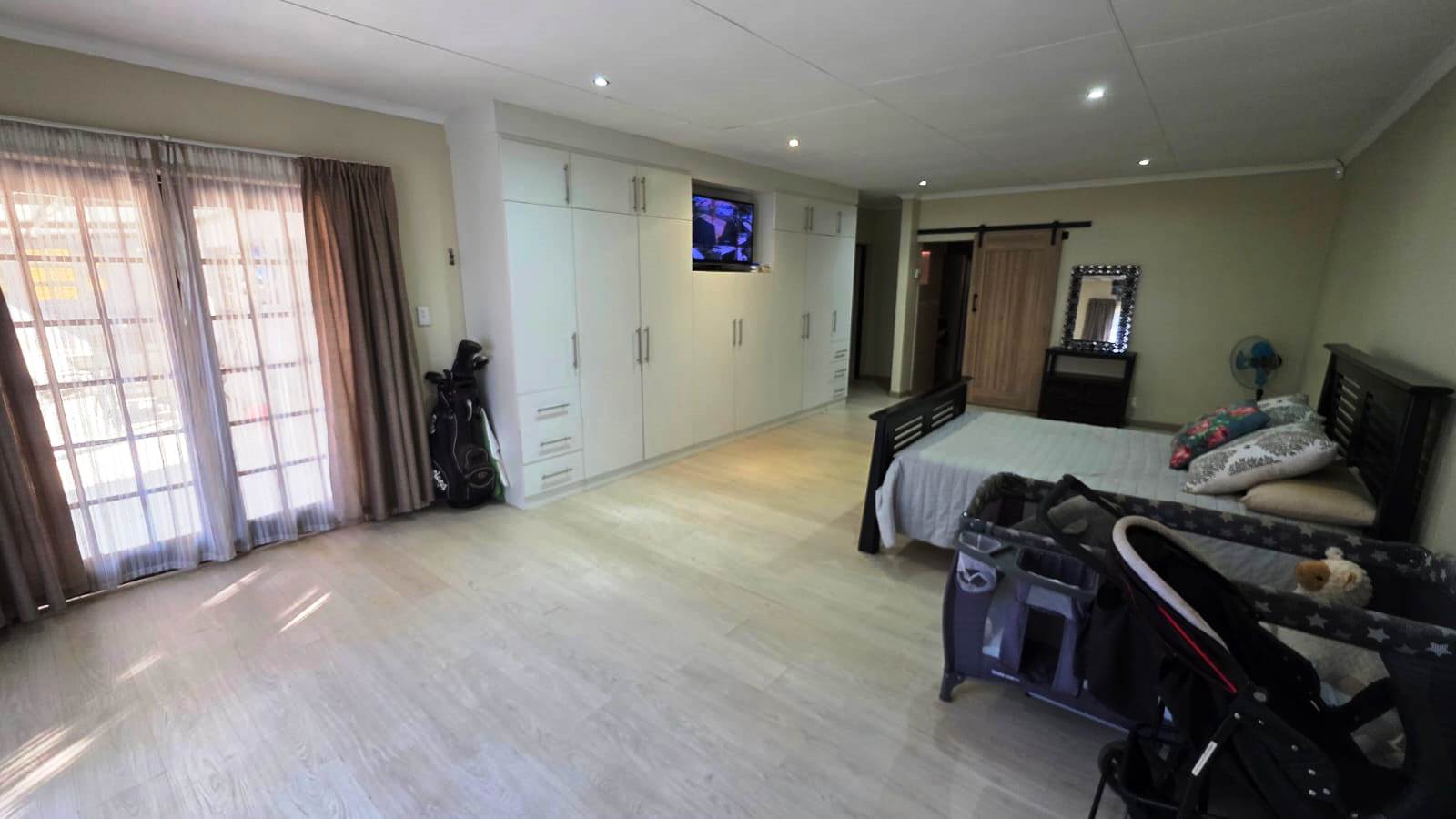 Three bedroom house for sale in old Doornpoort