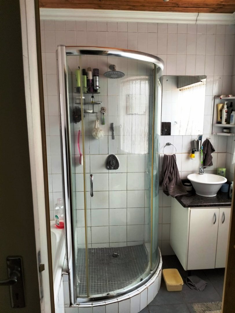 Large three bedroom house for sale in Dorandia