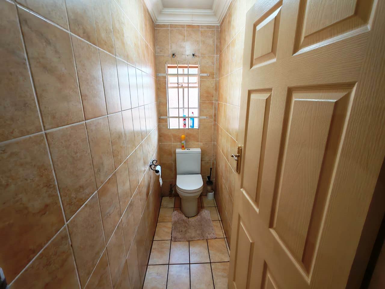 Large three bedroom duet for sale in Sinoville