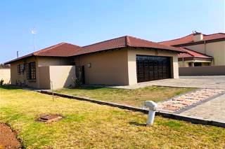 Three bedroom for sale in Theresapark