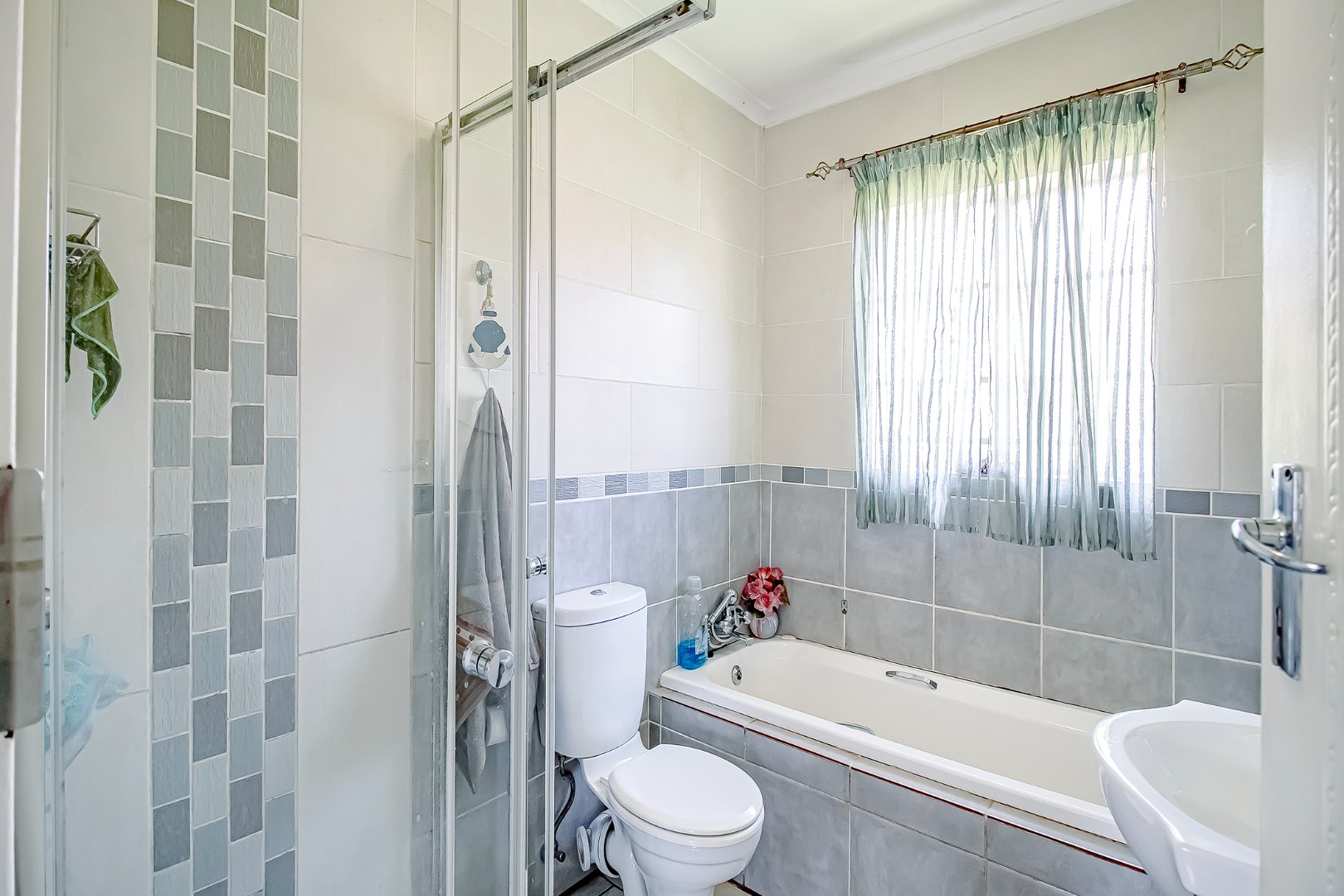 Three bedroom for sale in old Doornpoort