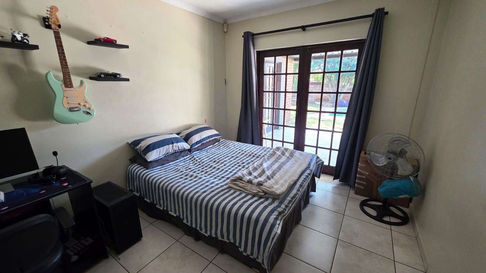 Three bedroom house for sale in old Doornpoort