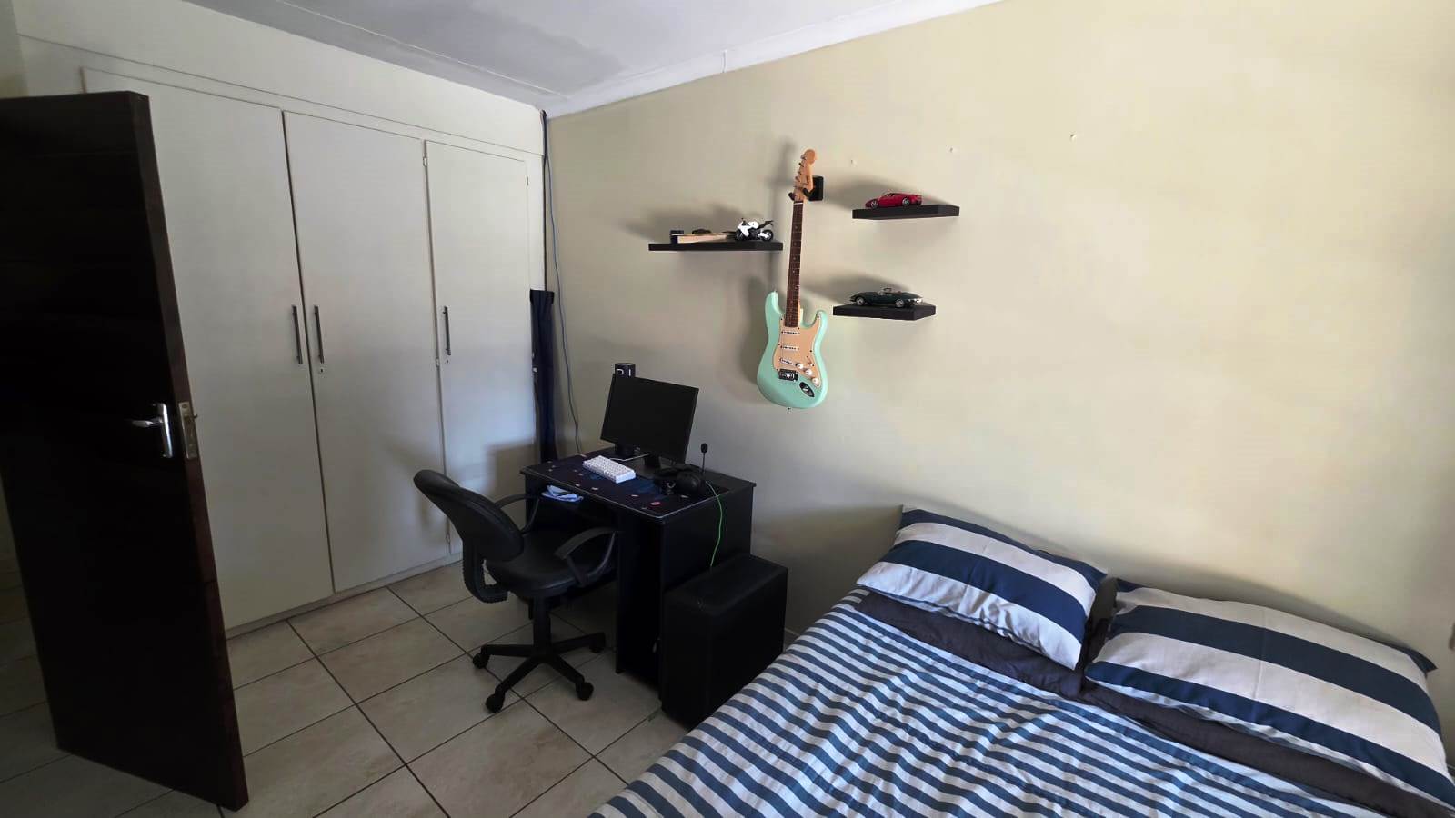 Three bedroom house for sale in old Doornpoort