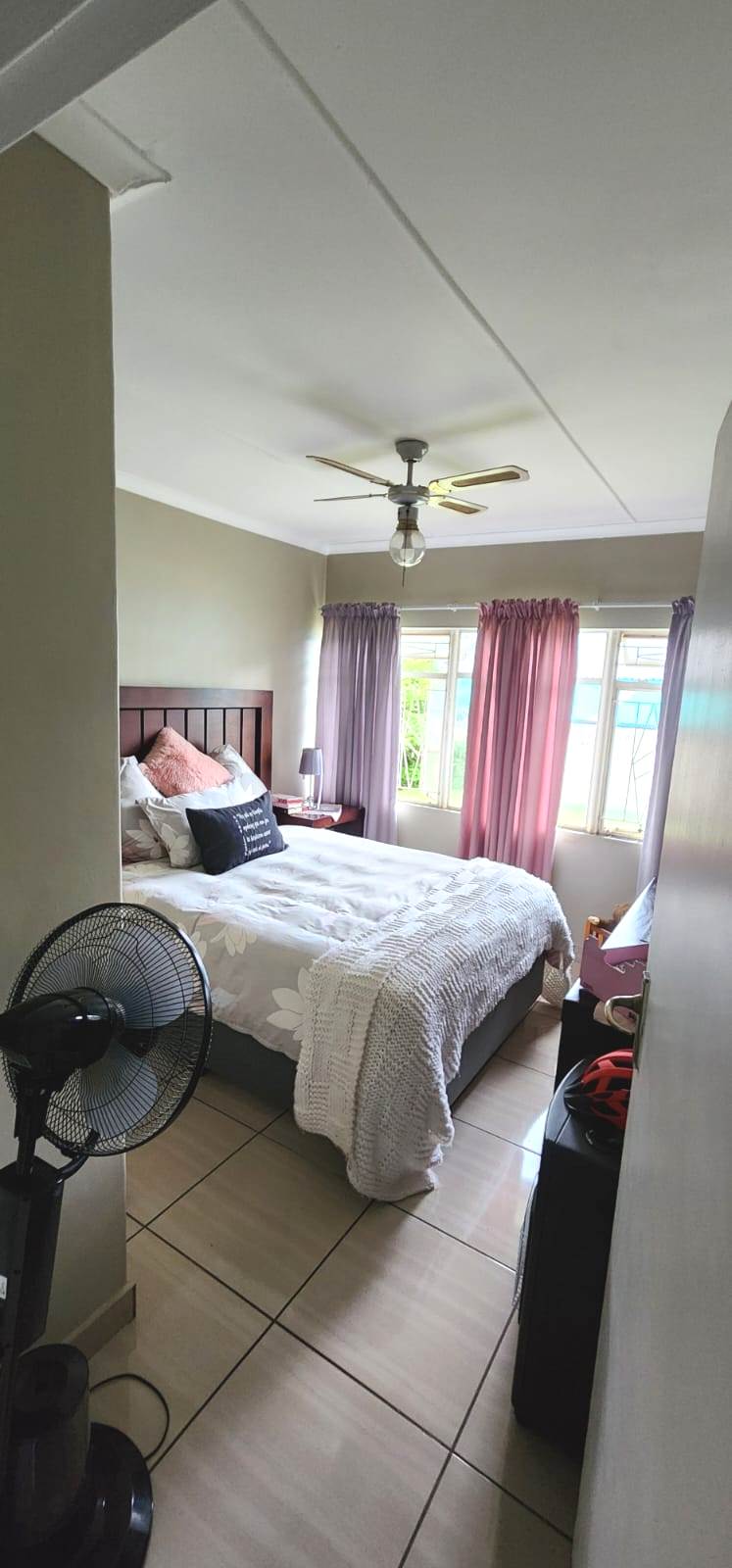 Three bedroom house for sale in Sinoville