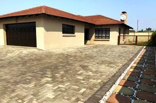 Three bedroom for sale in Theresapark