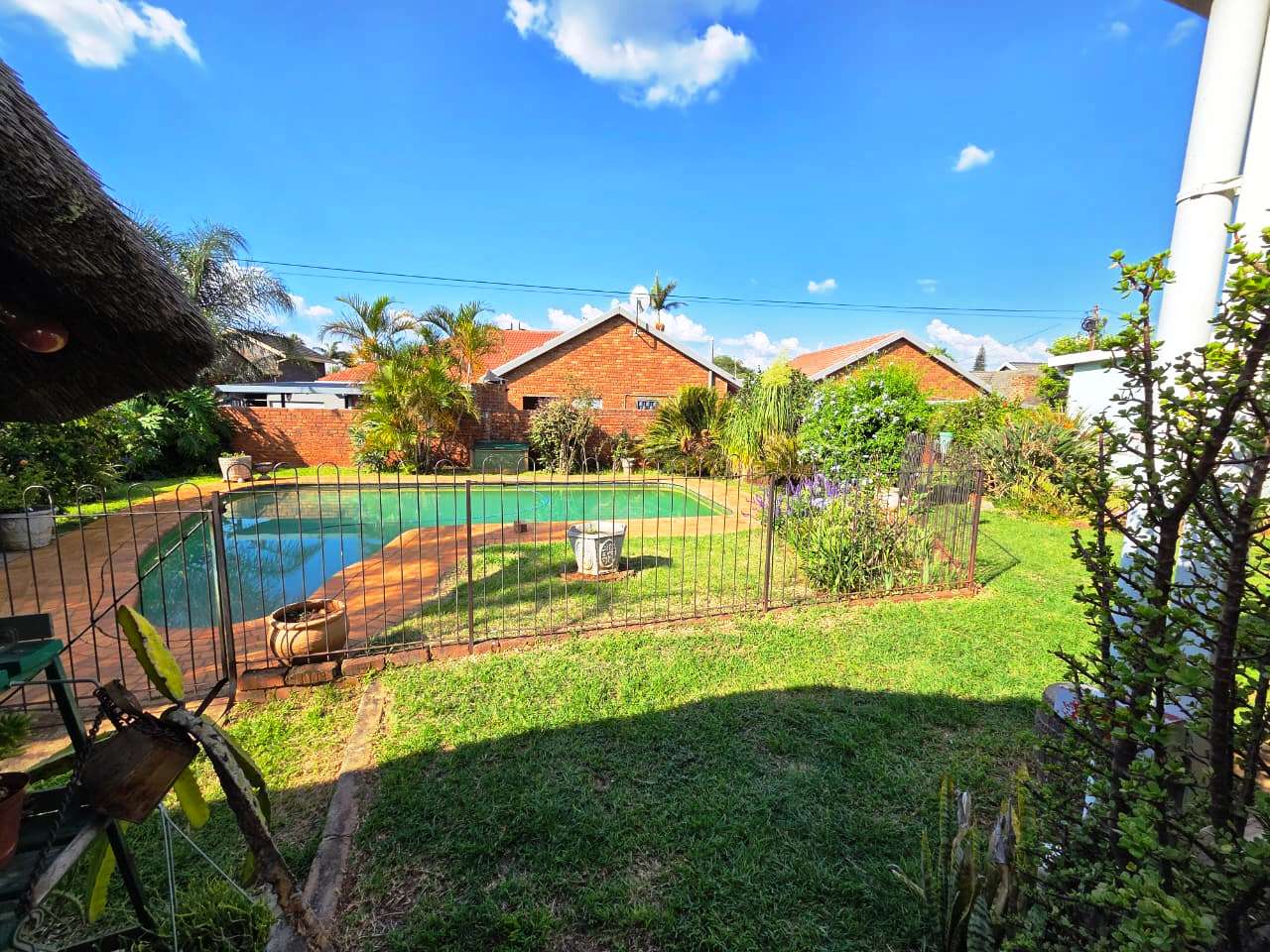 Seven bedroom house for sale in Sinoville