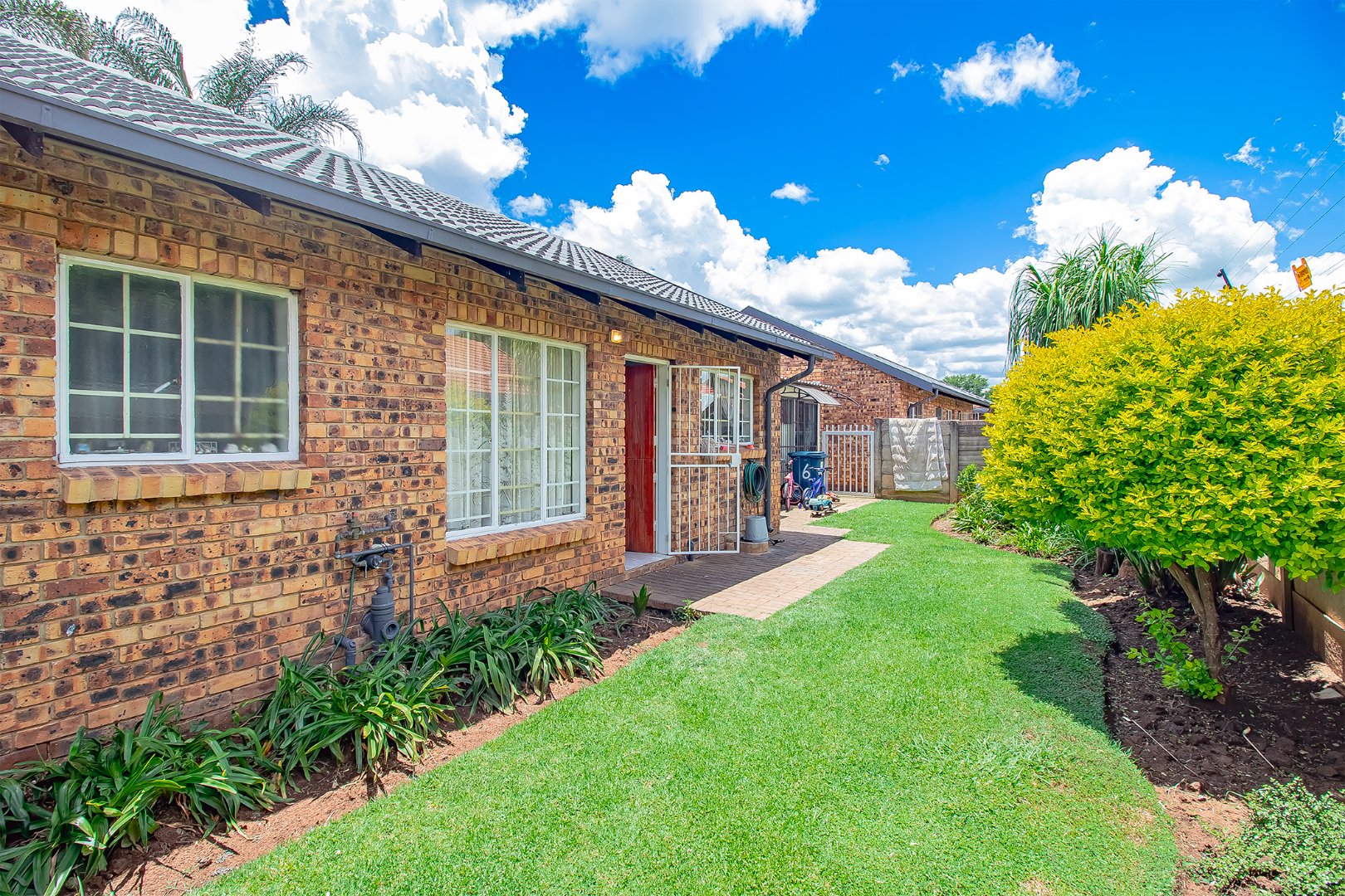 Three bedroom for sale in old Doornpoort