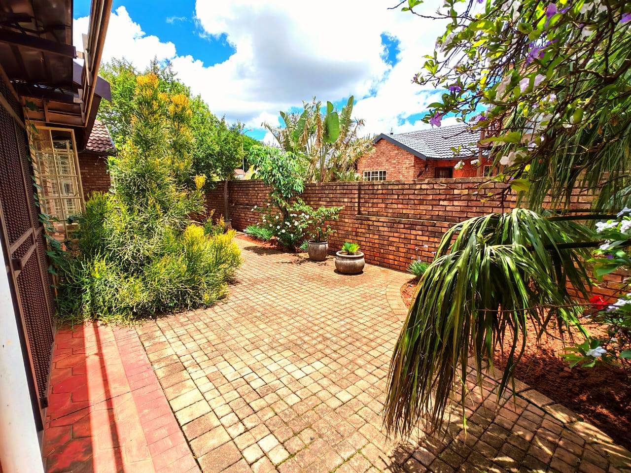 Large three bedroom duet for sale in Sinoville