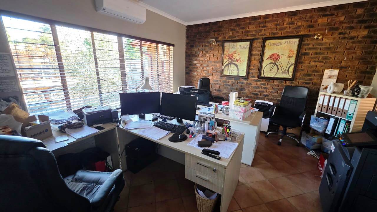 Three bedroom for sale in old Doornpoort