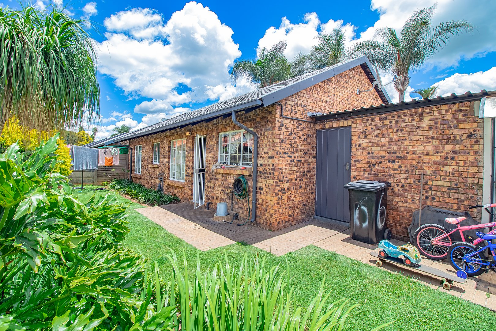 Three bedroom for sale in old Doornpoort