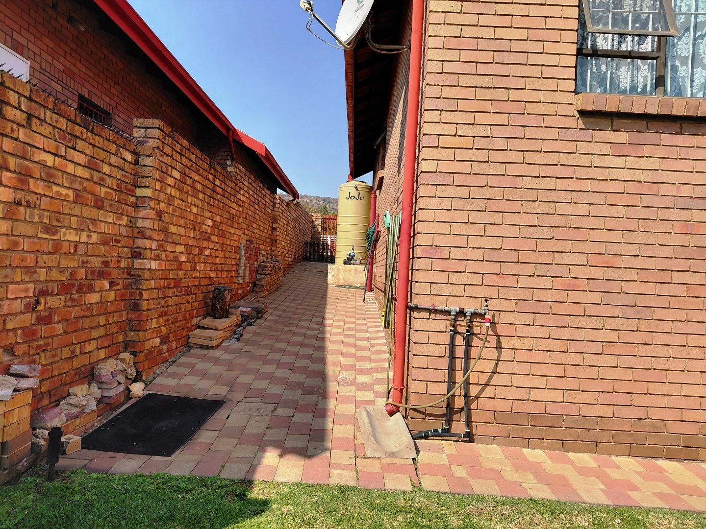 Huge three bedroom for sale in Montana Park