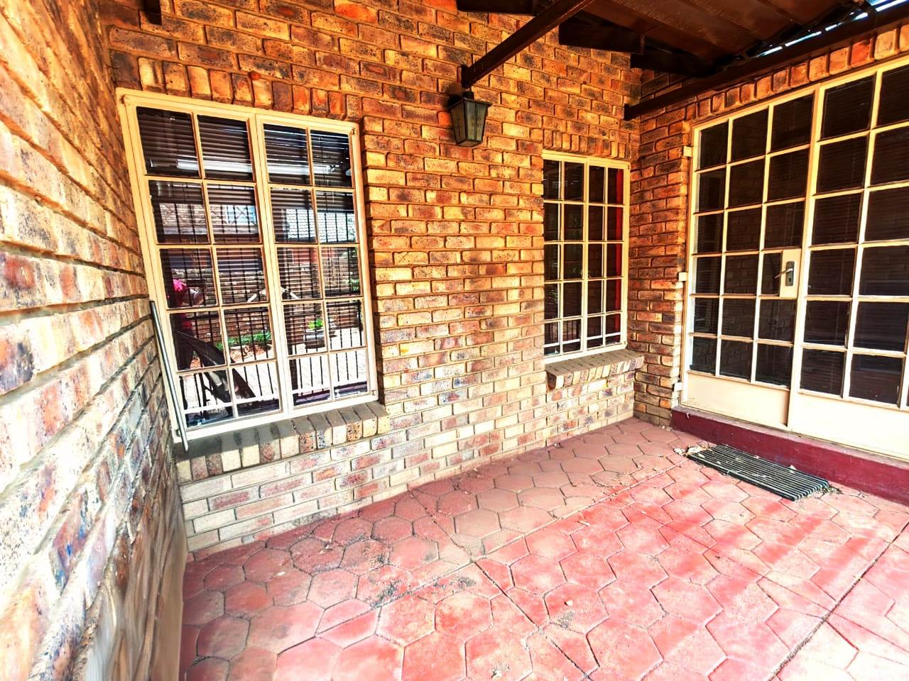 Large three bedroom duet for sale in Sinoville