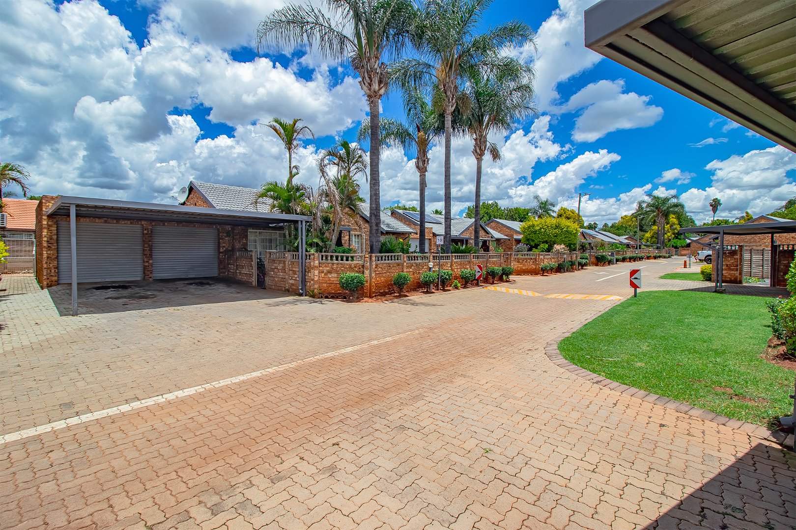 Three bedroom for sale in old Doornpoort