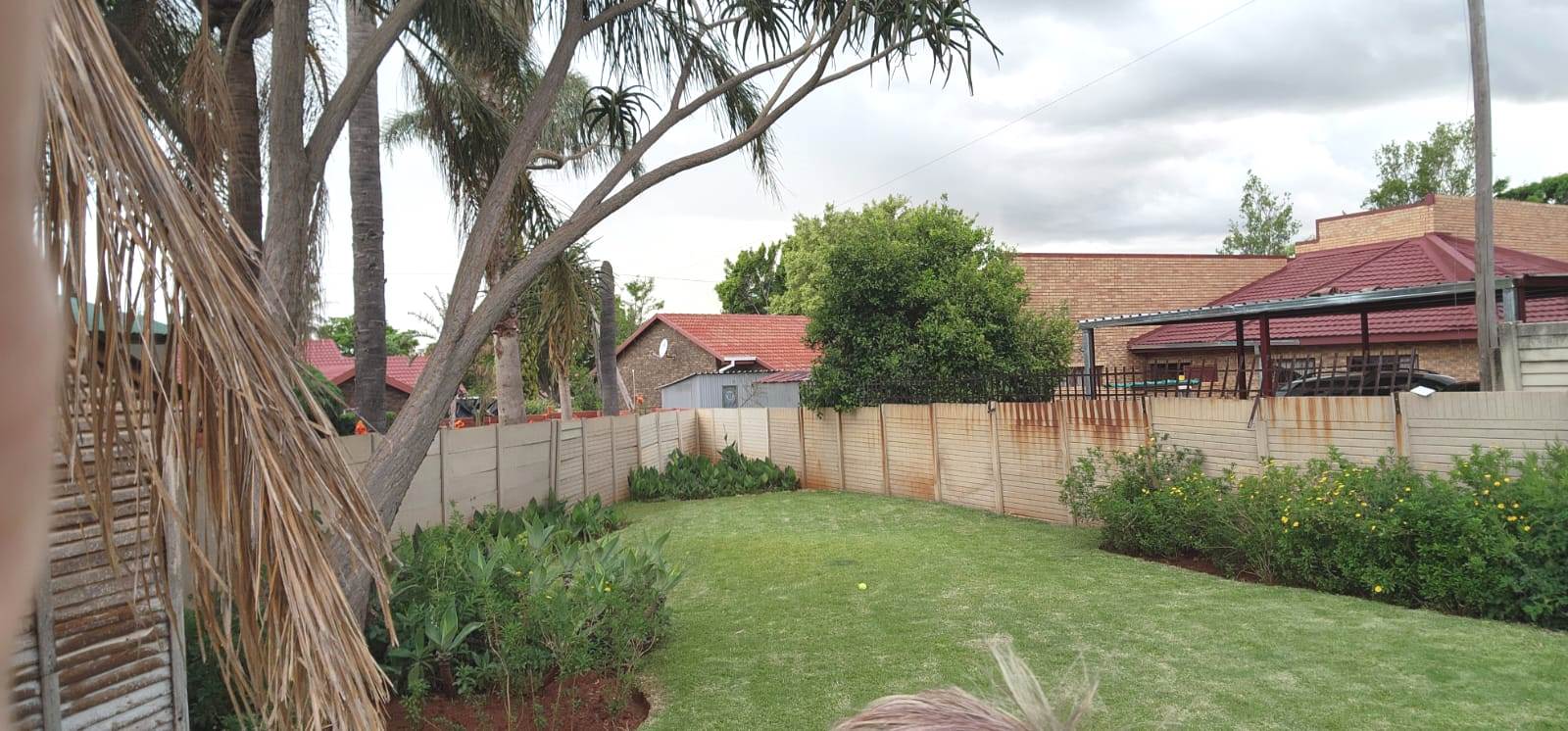 Three bedroom house for sale in Sinoville