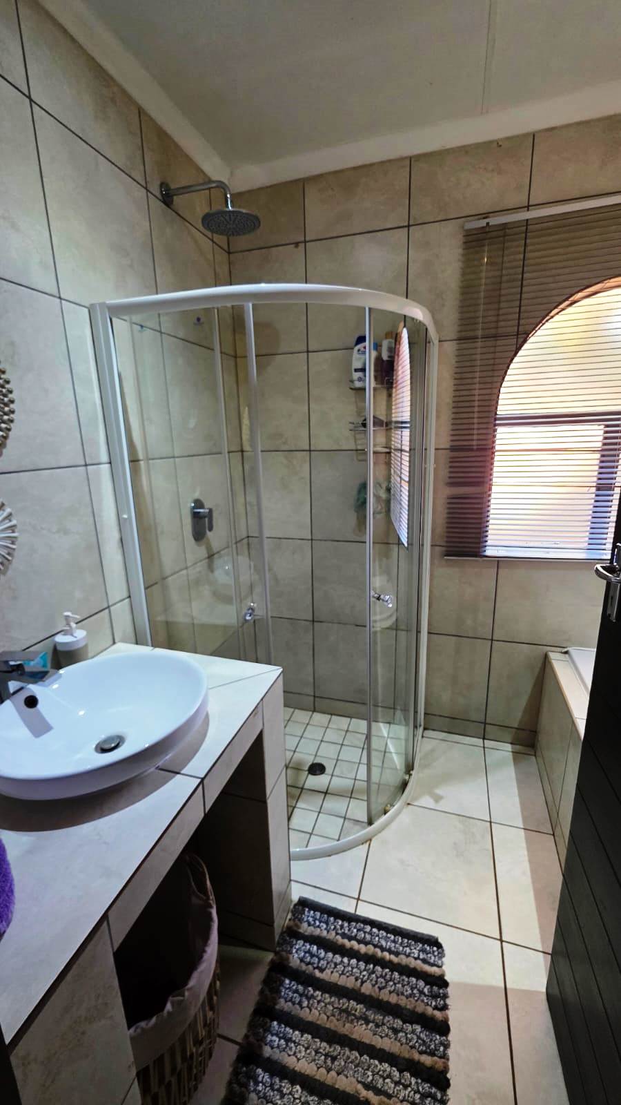 Three bedroom house for sale in old Doornpoort