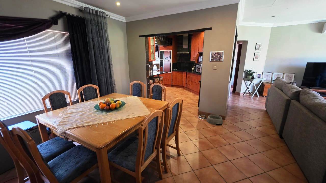 Three bedroom for sale in old Doornpoort