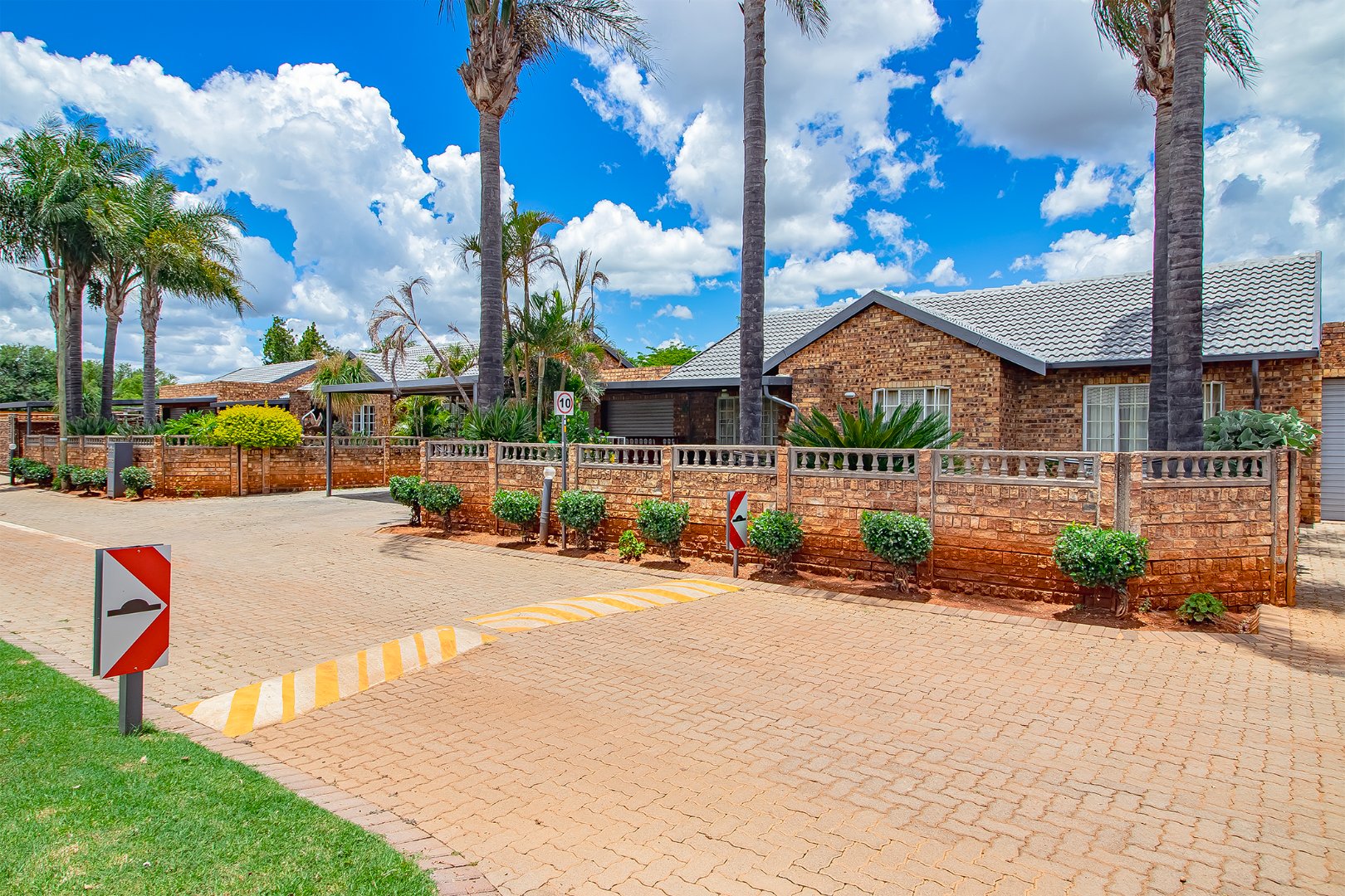 Three bedroom for sale in old Doornpoort