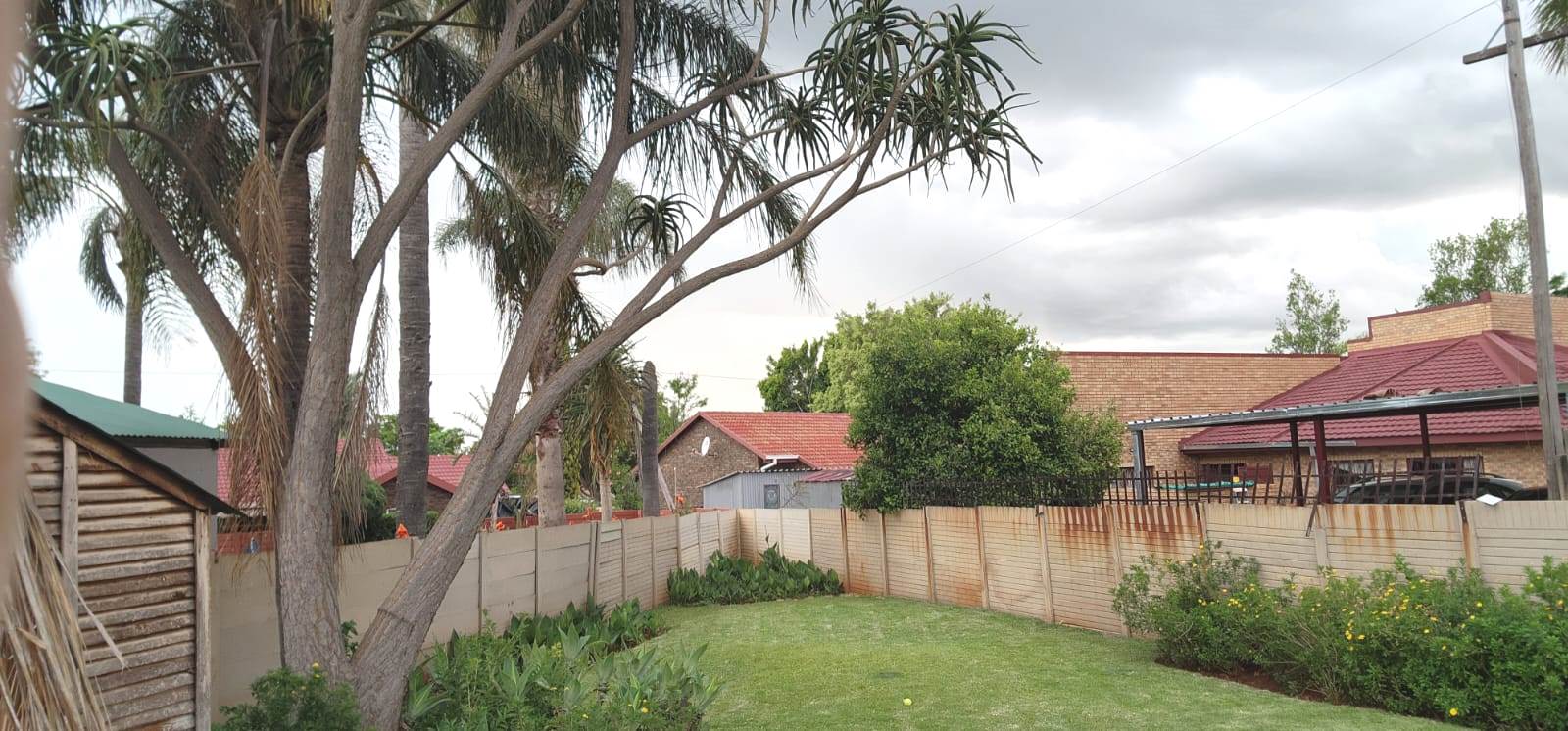 Three bedroom house for sale in Sinoville