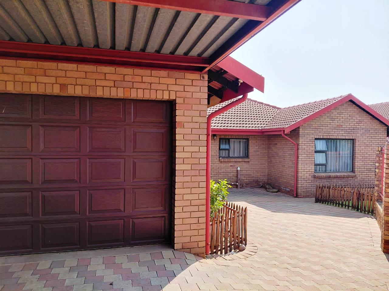 Huge three bedroom for sale in Montana Park