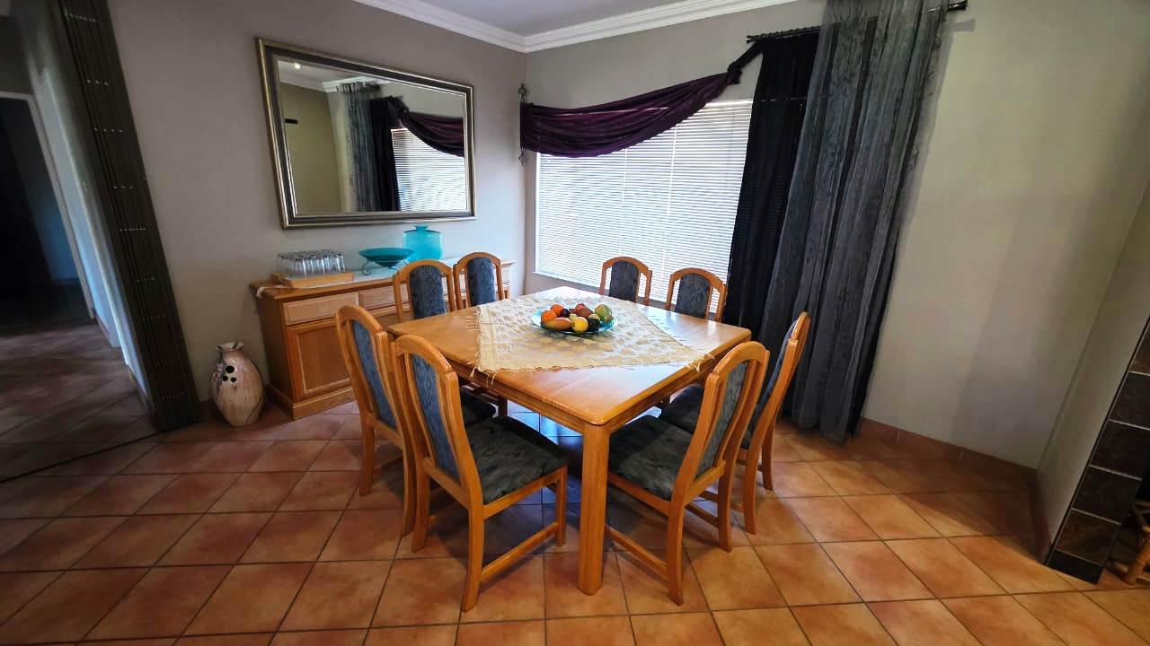 Three bedroom for sale in old Doornpoort