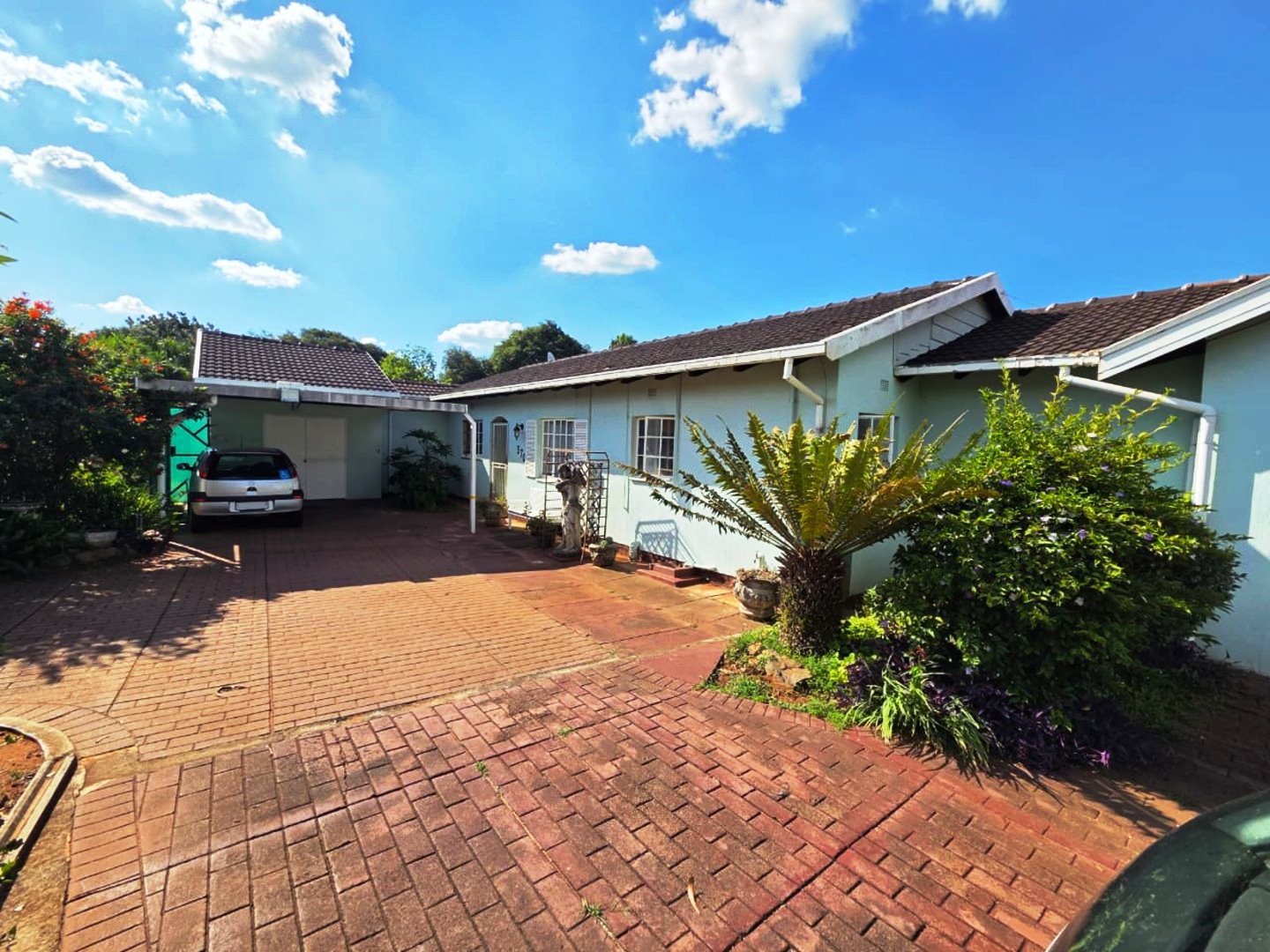 Seven bedroom house for sale in Sinoville