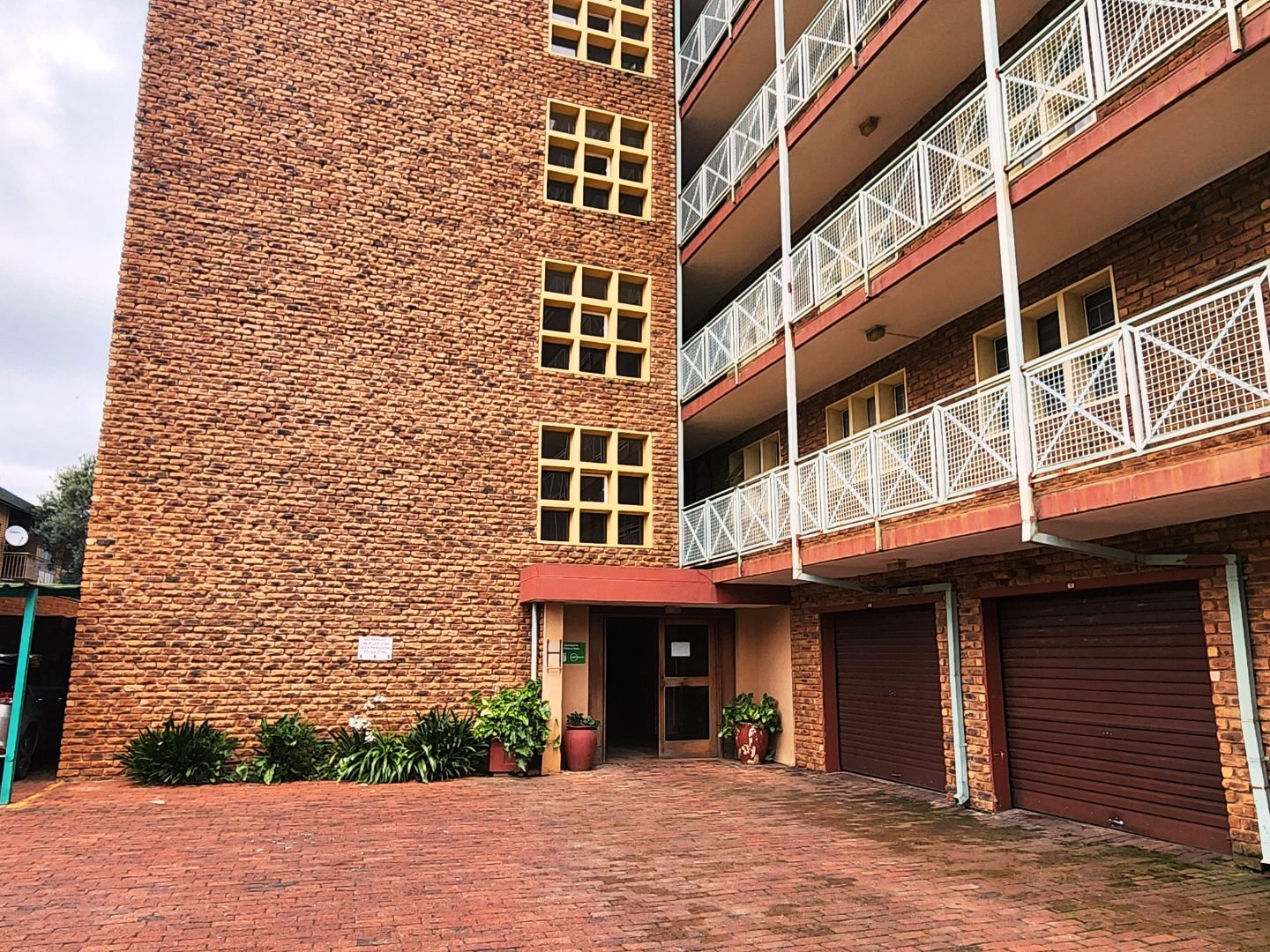 Large two bedroom for sale in Pretoria North