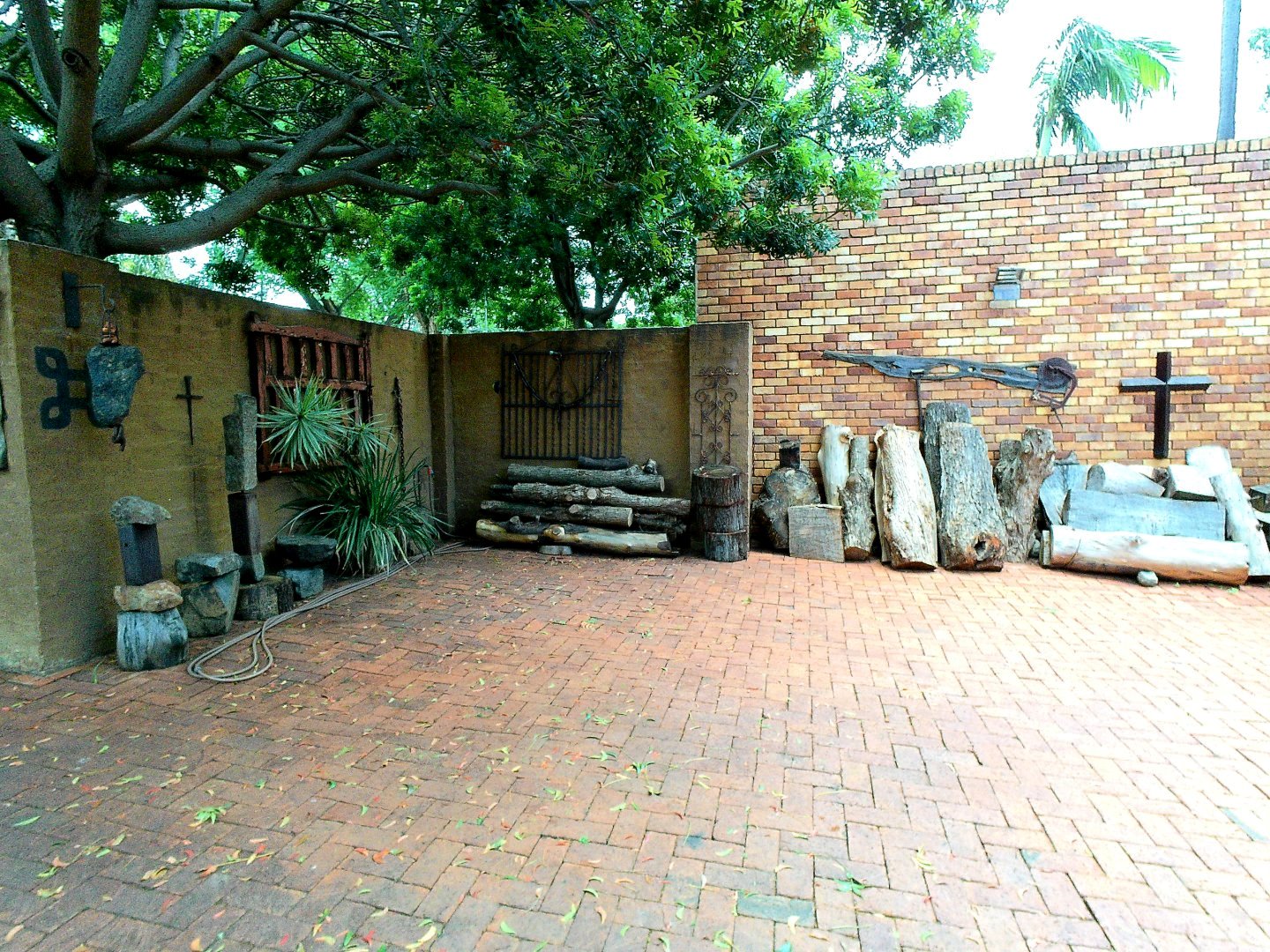 Four bedroom house for sale in Amandasig