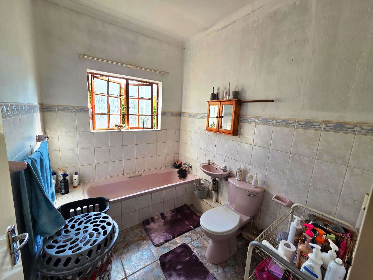 Seven bedroom house for sale in Sinoville