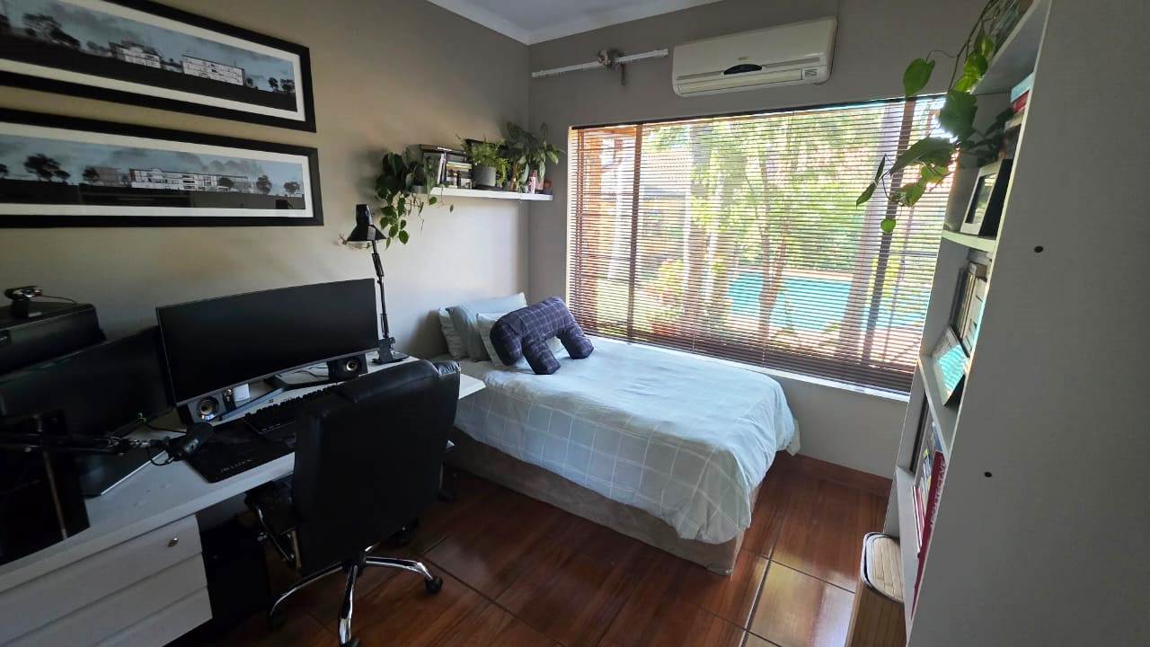 Three bedroom for sale in old Doornpoort