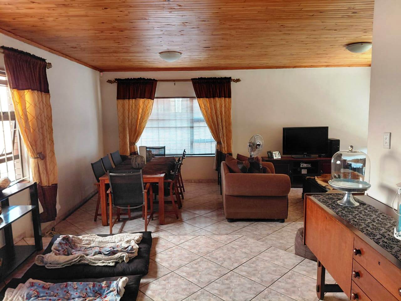 Huge three bedroom for sale in Montana Park