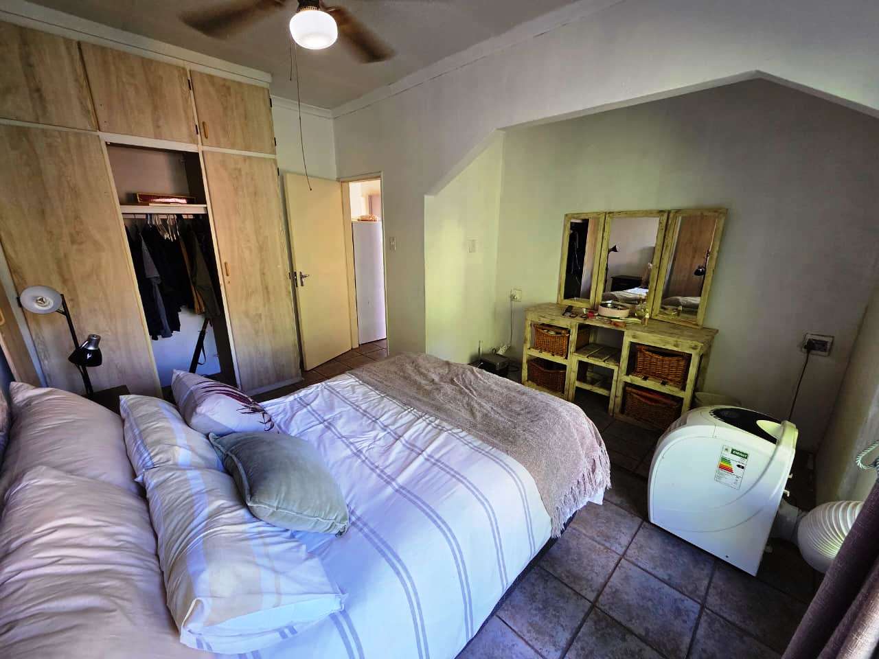 Seven bedroom house for sale in Sinoville