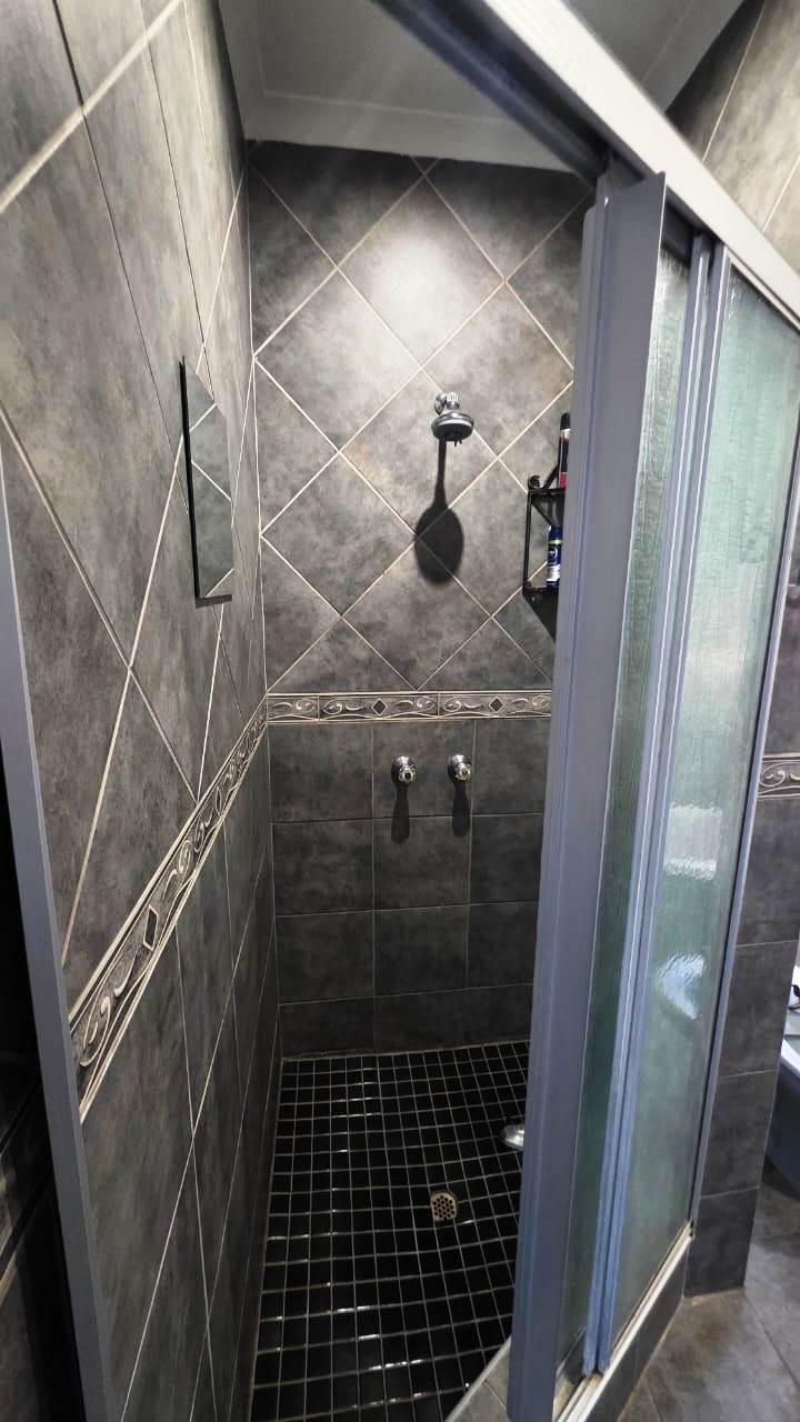 Three bedroom for sale in old Doornpoort