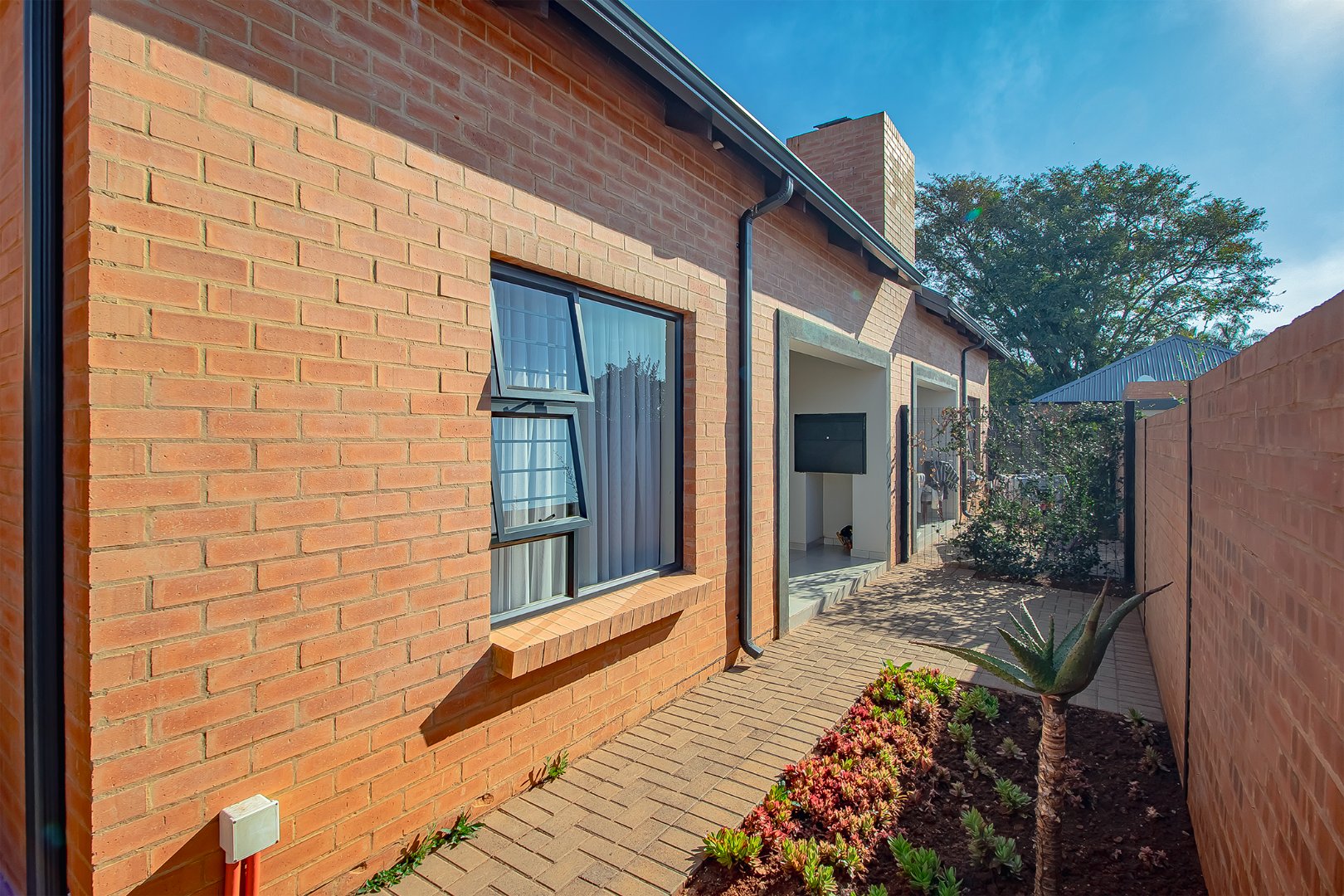 Stylish two bedroom simplex for sale in Annlin