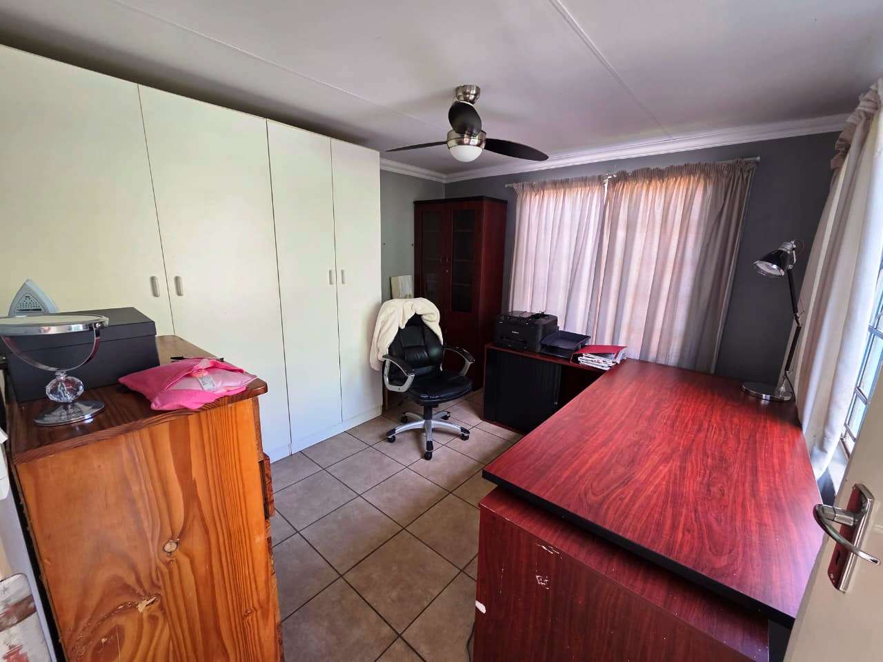 Seven bedroom house for sale in Sinoville