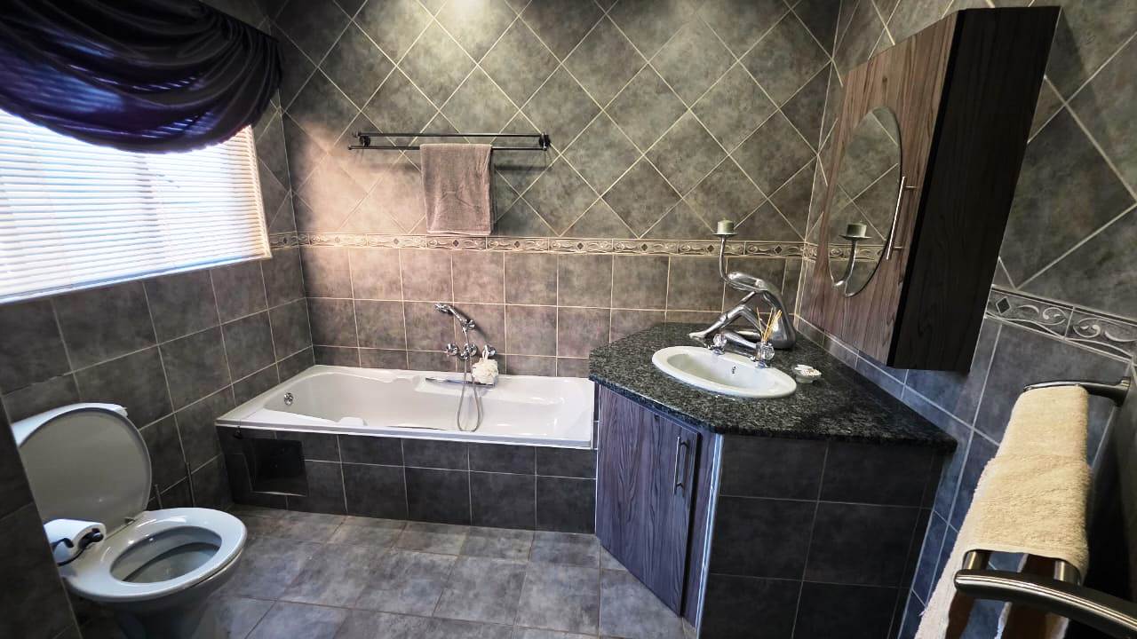 Three bedroom for sale in old Doornpoort